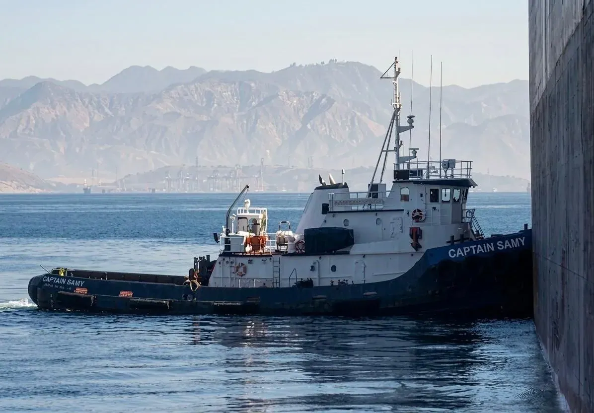 Captain Samy anchor handling and towing vessel